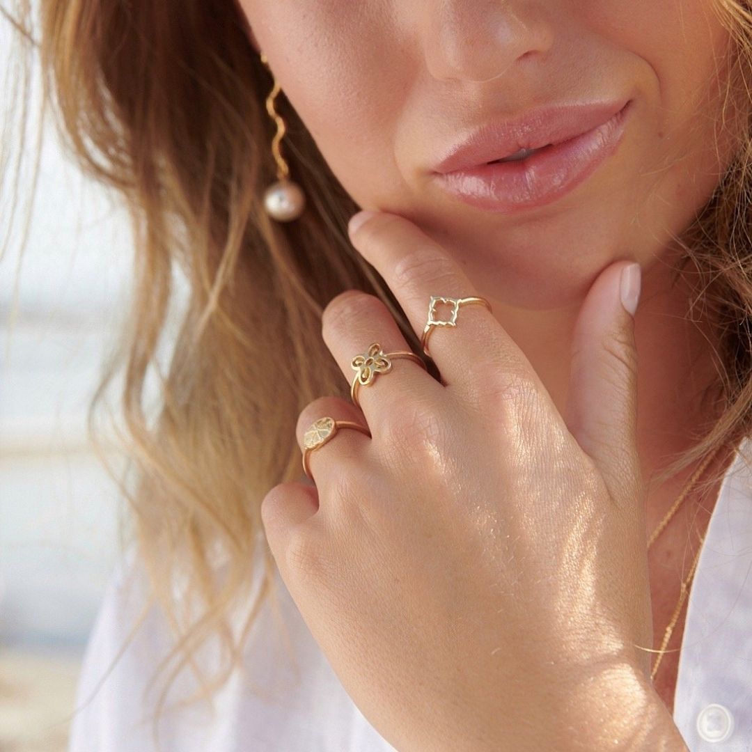 Bese Saka Ring - With Love Darling