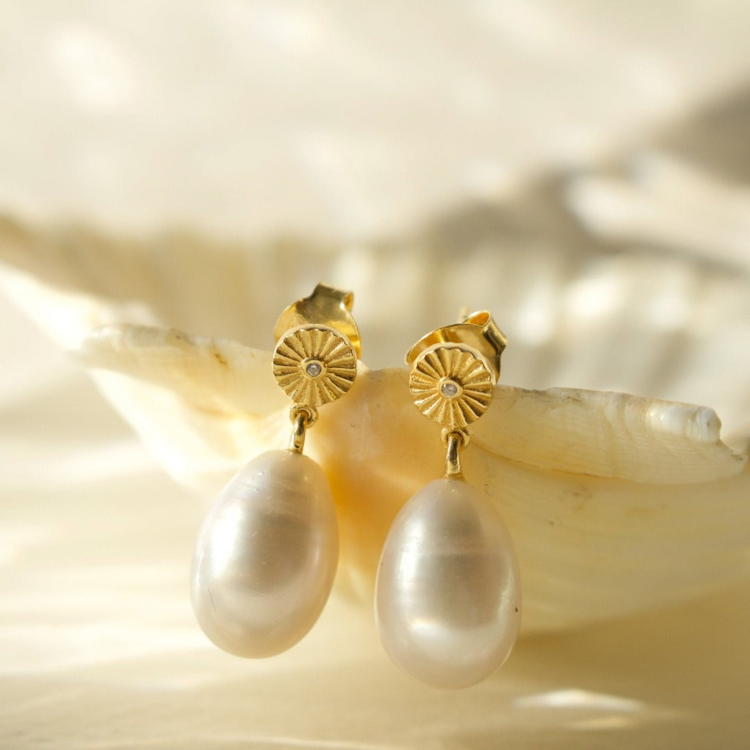 Wheel Pearl Earrings - With Love Darling