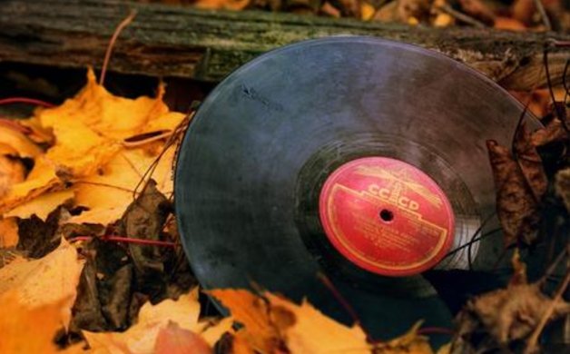 Tune Time: Your New Fall Music Playlist | With Love Darling