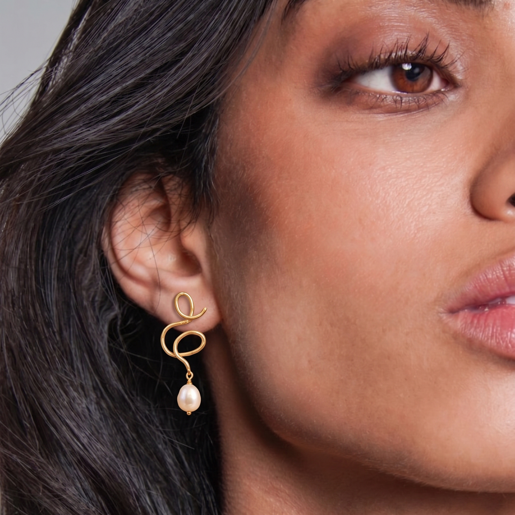 Medusa Pearl earring