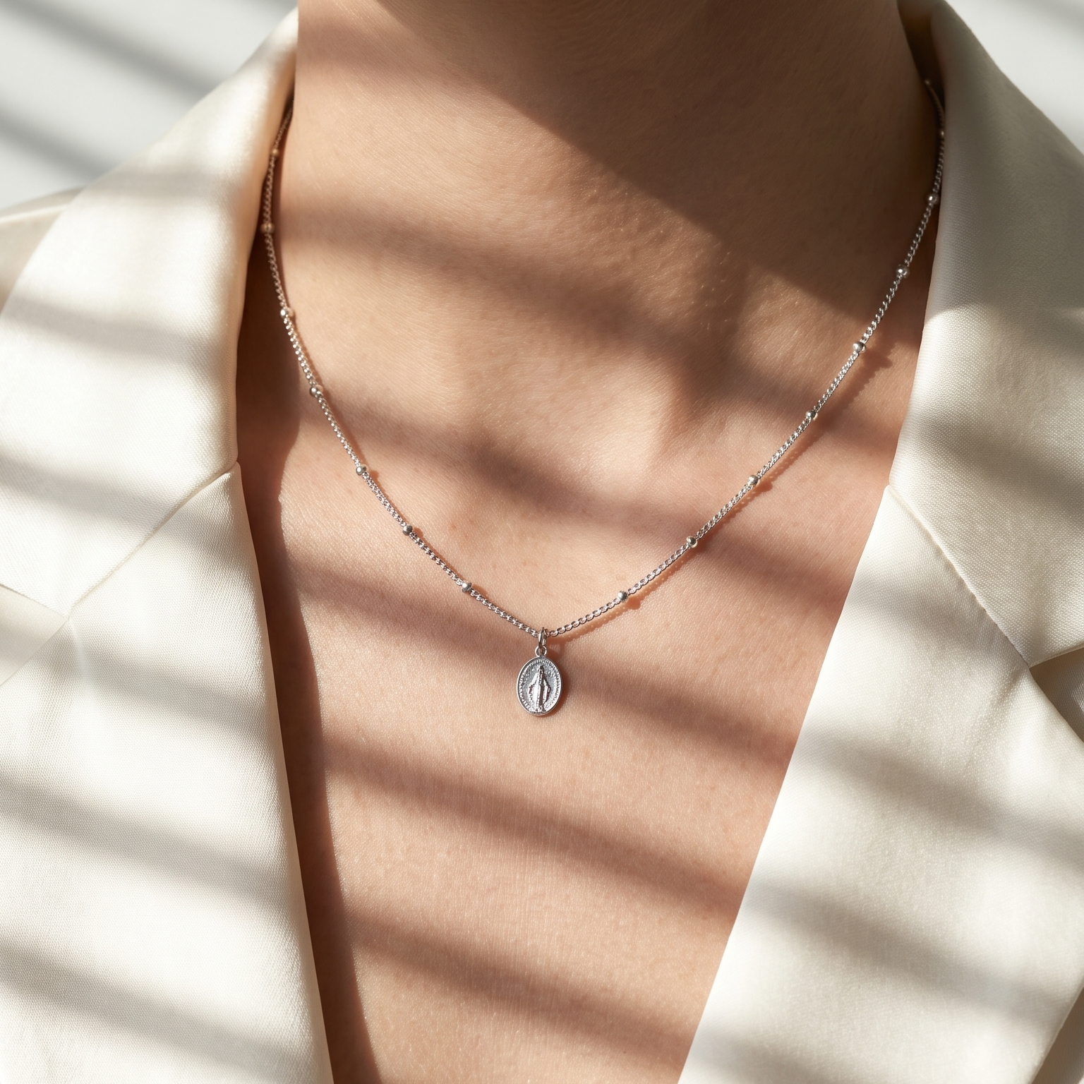 Abundantia Oval Necklace Silver